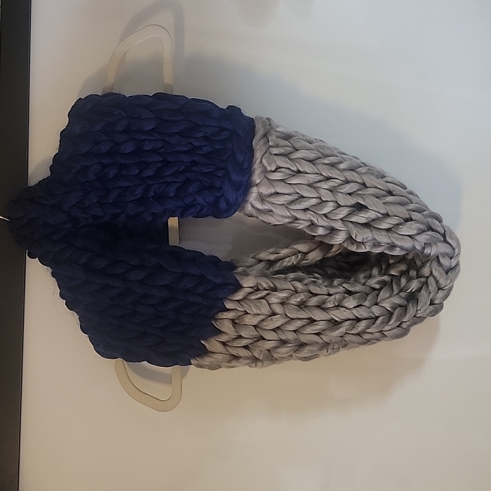 Navy and gray head/neck infinity scarf. 21x12